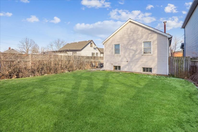 Property listing for 733 Dunn Ave., Hamilton, ON